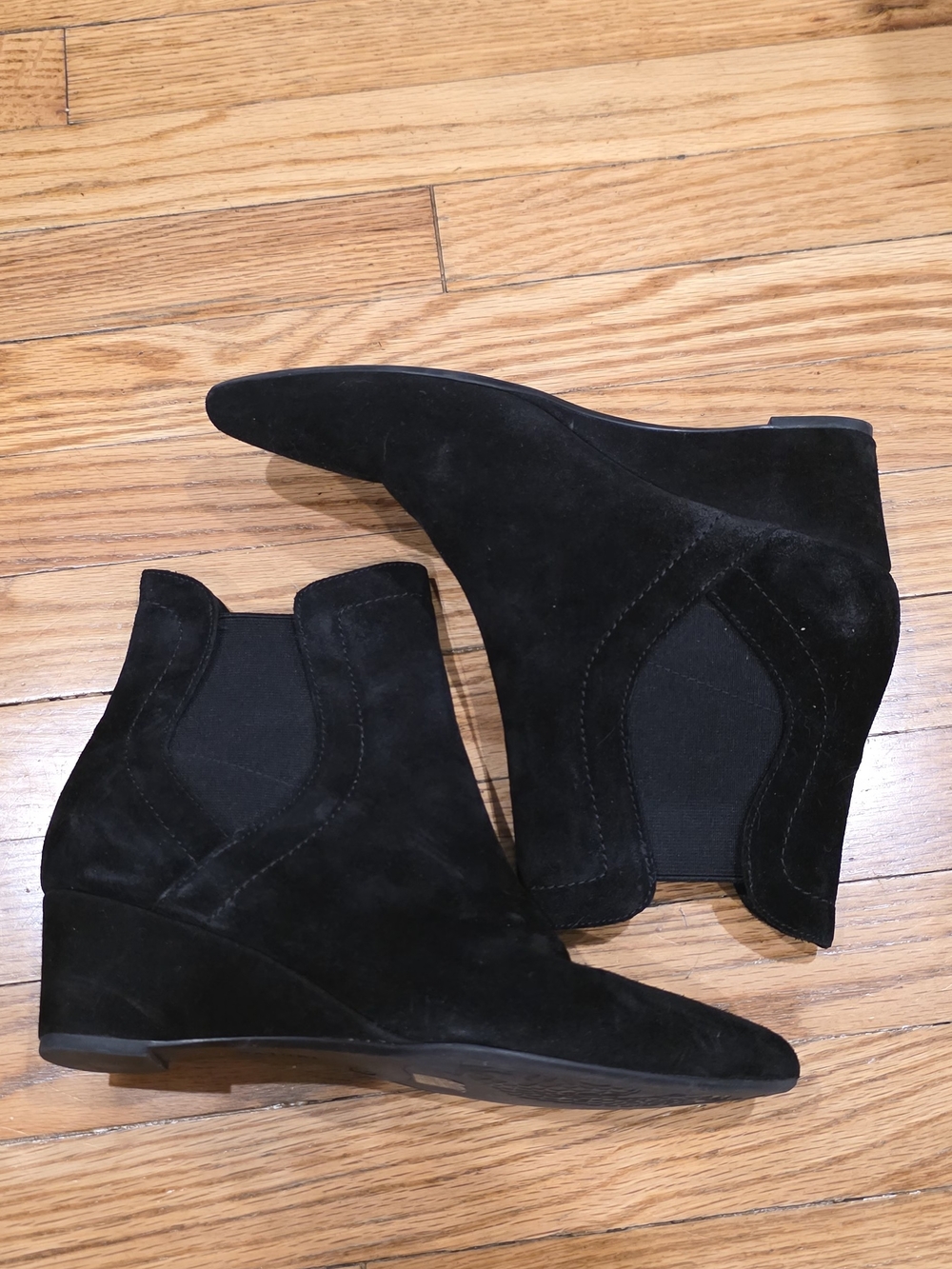 Natori Gaisha-Su Suede Wedge Bootie